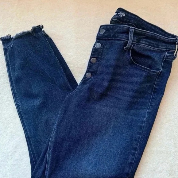 Old Navy Women’s Jeans Bundle - Rockstar Skinny & Kicker Bootcut - Size 16 - Picture 10 of 10
